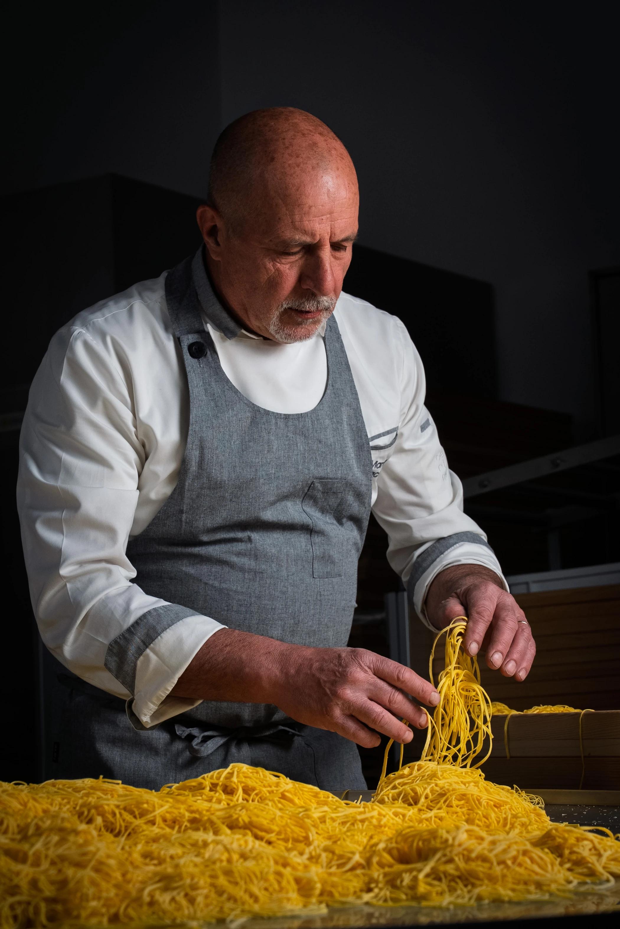 Marco Giacosa al lavoro nel suo laboratorio